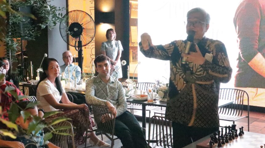 Suasana hangat dah kebersamaan mewarnai Acara syukuran pernikahan pecatur putri Indonesia Grand (WGM) Master Wanita Irene Kharisma Sukandar dengan IM Eric Rosen.
