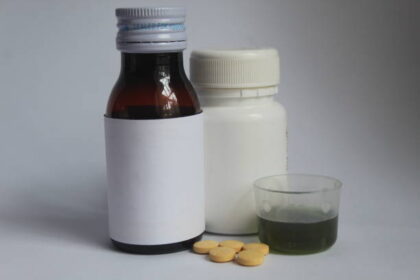 Ilustrasi, Sirup dan tablet. Foto: Istcok @Dian Zuraida