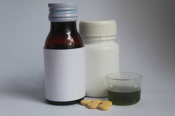 Ilustrasi, Sirup dan tablet. Foto: Istcok @Dian Zuraida