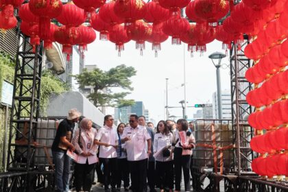 Wagub DKI Jakarta, Rano Karno saat meninjau lokasi perayaan Imlek di kawasan HI, Jakarta Pusat.(foto istimewa)