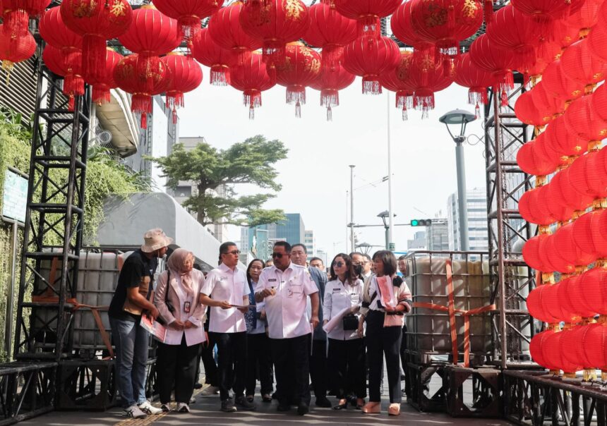 Wagub DKI Jakarta, Rano Karno saat meninjau lokasi perayaan Imlek di kawasan HI, Jakarta Pusat.(foto istimewa)