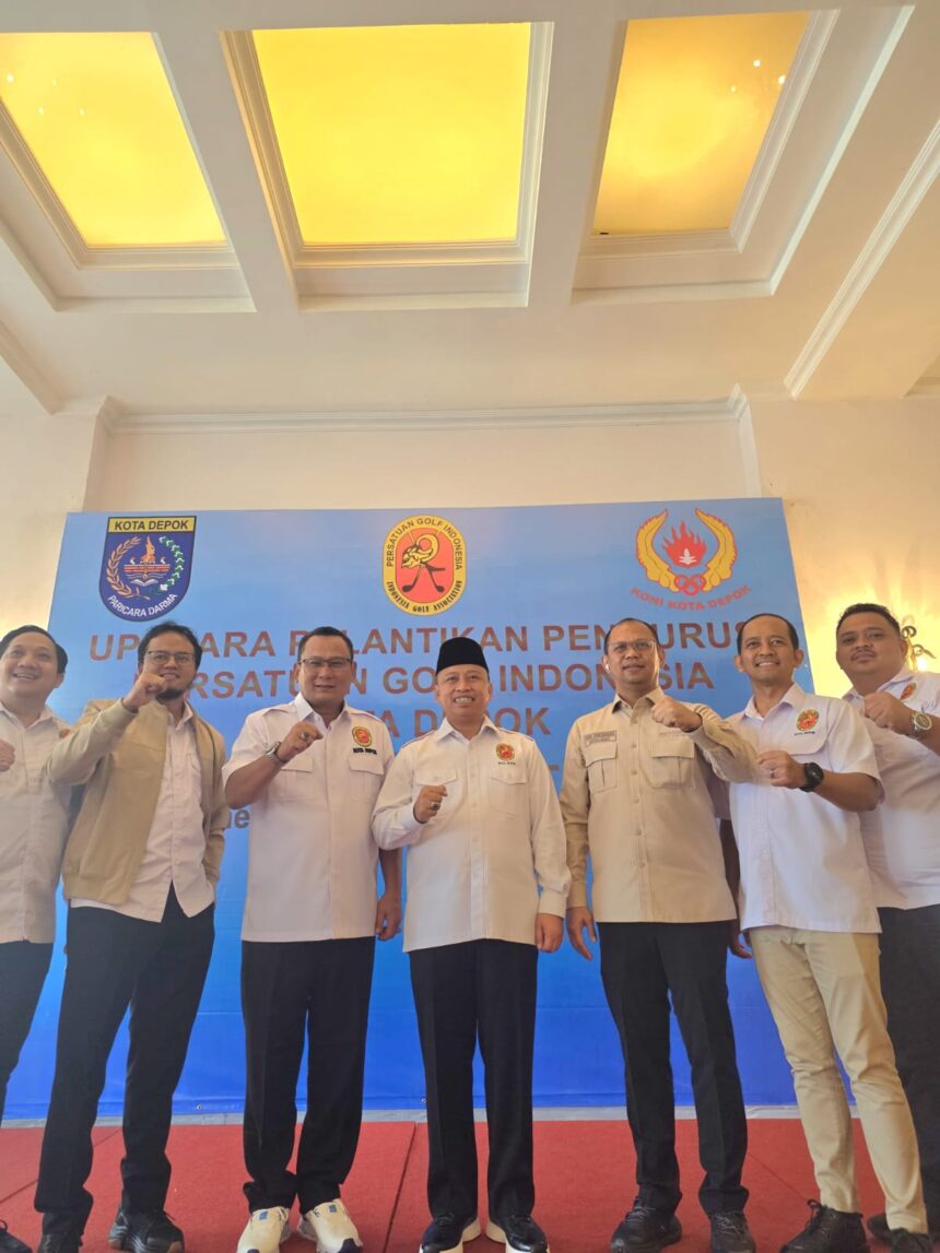 Wali Kota Depok Supian Suri (tengah) saat hadir dalam pelantikan PGI Depok. Foto: Sol/ipol.id
