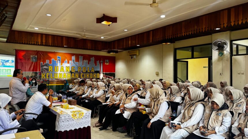 Sosialisasi program Jaminan Sosial Ketenagakerjaan ke kader Dasawisma di Kantor Kelurahan Cikoko, Jakarta Selatan. (foto BPJS Ketenagakerjaan)