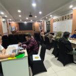 Sejumlah perwakilan perusahaan menghadap petugas Kejari Jakarta Utara. (foto BPJS Ketenagakerjaan)