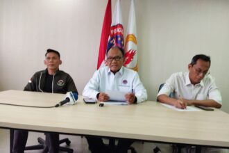 Ketua Umum PP PBI Ngatino pada acara jumpa pers di Jakarta, Jumat (13/2/2026) untuk menanggapi informasi, opini yang berkembang di media massa dan media sosial yang menimbulkan kegaduhan dan cenderung menyudutkan PP KBI sebagai organisasi resmi yang menaungi kick boxing Indonesia.. Foto/dok/PP kbi