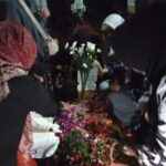 Keluarga besar, sanak saudara, kerabat, dalam suasana duka mengantarkan Ketua Umum (Ketum) Rekat Indonesia, Eka Gumilar, untuk dimakamkan di TPU Cimahpar, Kota Bogor, Jawa Barat, Sabtu (14/2/2026). Sekretaris Jenderal (Sekjen) Rekat Indonesia, Heikal Safar, terlarut dalam duka sangat mendalam dan berdoa untuk Almarhum Eka. Foto: Ist