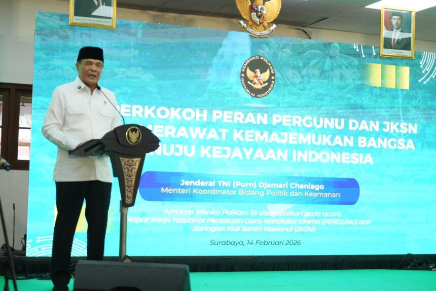 Menko Polkam Djamari Chaniago dalam sambutannya di acara “Pembukaan Silaturahmi Alim Ulama dan Rapat Kerja Nasional Persatuan Guru Nahdlatul Ulama (PERGUNU) & Jaringan Kiai Santri Nasional (JKSN)” di Surabaya, Jawa Timur, kemarin.