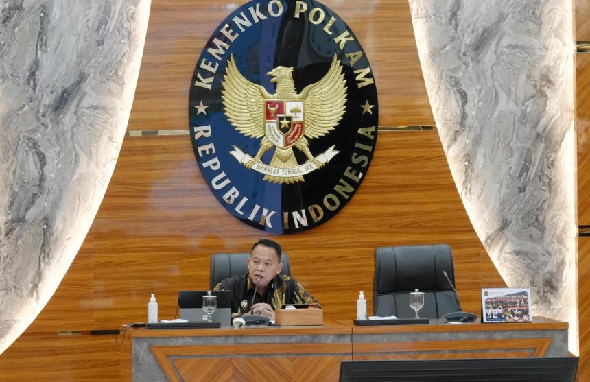 Deputi Bidang Koordinasi Pertahanan Negara dan Kesatuan Bangsa, Mayjen TNI Purwito Hadi Wardhono dalam rapat koordinasi yang digelar di kantor Kemenko Polkam, Jumat (20/2/2026). Foto: Dok Kemenko Polkam