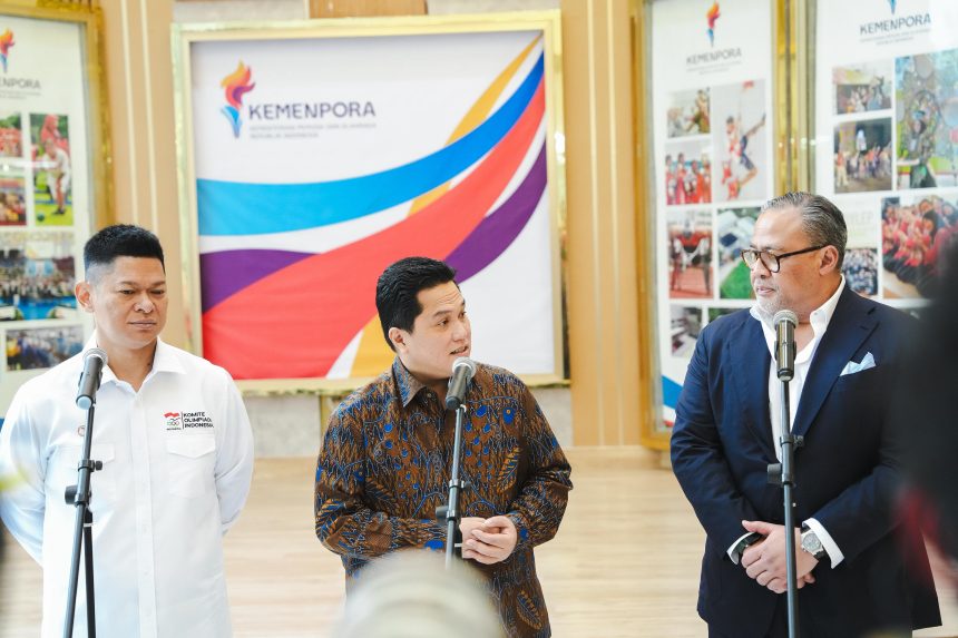 Duta Besar (Dubes) Indonesia untuk Malaysia Raden Dato' Mohammad Iman Hascarya Kusumo seusai bertemu Menteri Pemuda dan Olahraga (Menpora) RI Erick Thohir di Graha Kemenpora, Jalan Gerbang Pemuda Nomor 3, Senayan, Jumat (20/2) sore.