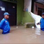 Kondisi permukiman warga Kebon Pala, Kampung Melayu, Jakarta Timur, kembali terendam dengan ketinggian air mencapai hampir 120 sentimeter (cm), Jumat (20/2/2026) pagi. Foto: Ist