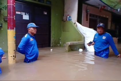 Kondisi permukiman warga Kebon Pala, Kampung Melayu, Jakarta Timur, kembali terendam dengan ketinggian air mencapai hampir 120 sentimeter (cm), Jumat (20/2/2026) pagi. Foto: Ist