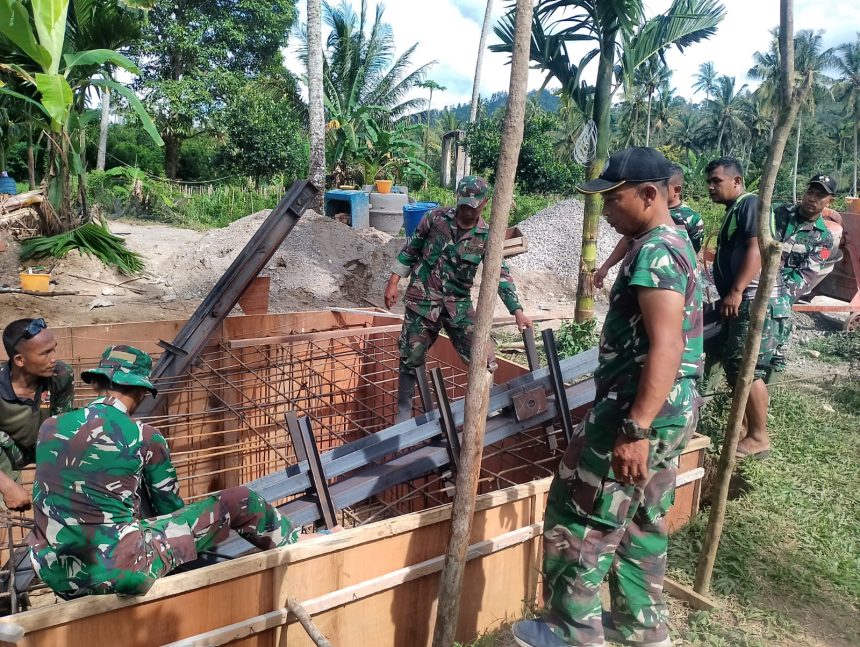 Pembangunan jembatan gantung di Jorong Tanah Tingkah, Nagari Sungai Rimbang, Kecamatan Suliki, Kabupaten Lima Puluh Kota. Foto: Dispenad