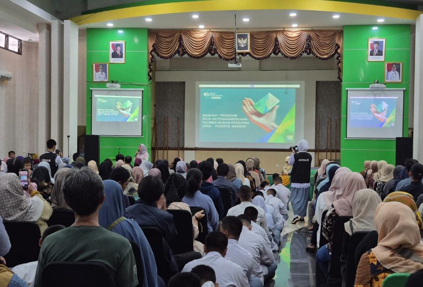 PERLINDUNGAN: Sosialisasi program BPJS Ketenagakerjaansiswa untuk SMK Negeri 26 Jakarta. (foto BPJS Ketenagakerjaan)