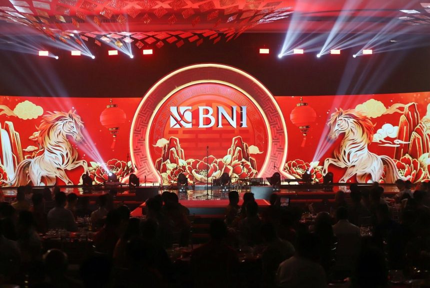 BNI menggelar Customer Gathering Imlek 2026 sebagai ajang silaturahmi sekaligus apresiasi kepada nasabah prioritas dan mitra bisnis. Momentum perayaan Tahun Baru Imlek 2577 Kongzili tersebut digelar di Astor Ballroom St. Regis Jakarta, Jumat (20/2/2026). Foto: Dok BNI