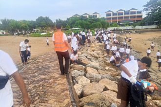 BNI bersama komunitas lingkungan Malu Dong berhasil mengangkut 423 kilogram sampah yang didominasi limbah plastik dari kawasan Pantai Mertasari, Sanur, Bali. Foto: Dok BNI
