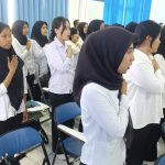 BP3MI Jakarta melaksanakan pelepasan kegiatan orientasi persiapan bagi puluhan CPMI yang akan bekerja keluar negeri. Sebanyak 60 orang diberangkatkan ke sektor manufaktur di Malaysia dalam status pekerja formal, Selasa (24/2/2026). Foto: Joesvicar Iqbal/ipol.id