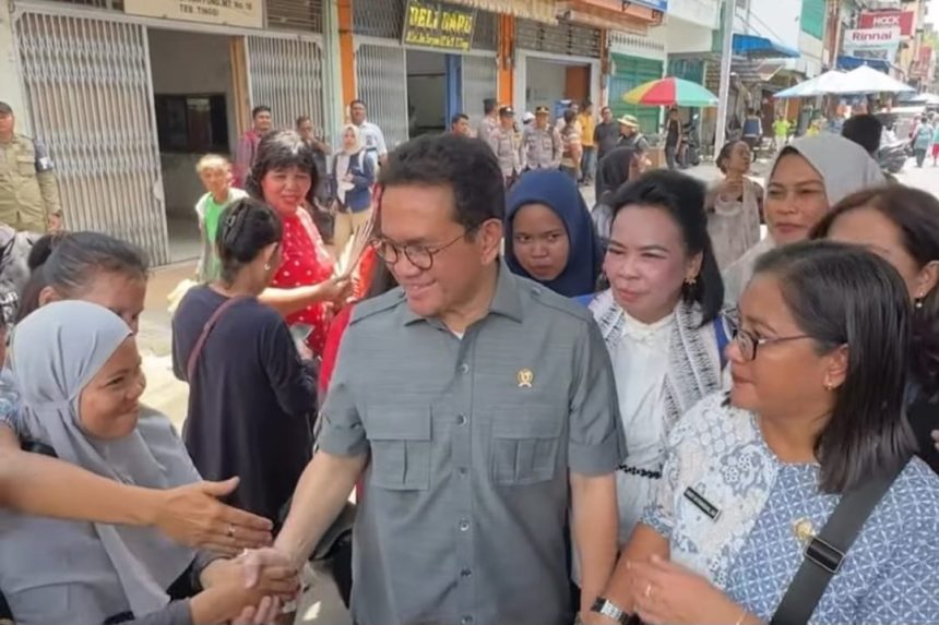 Menteri Perdagangan Budi Santoso melepas langsung ekspor produk UMKM tersebut sekaligus meresmikan pusat konveksi Pasar Kain Kota Tebing Tinggi. Foto: IG @budisantosofficial