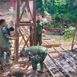 Jembatan Perintis/Gantung di Dusun Gantung Langit, Desa Burni Bius, Kecamatan Silih Nara, Kabupaten Aceh Tengah. Foto: Dispenad