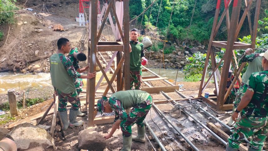 Jembatan Perintis/Gantung di Dusun Gantung Langit, Desa Burni Bius, Kecamatan Silih Nara, Kabupaten Aceh Tengah. Foto: Dispenad