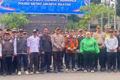 Kapolres Metro Jakarta Selatan, Kombes I Putu Yuni Setiawan dan jajaran dalam Apel Siaga Kamtibmas (keamanan, ketertiban masyarakat) pada bulan suci Ramadan 1447 Hijriah di Mapolres Metro Jakarta Selatan, Kamis (26/2/2026). Foto: Ist