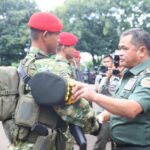 Kepala Staf Angkatan Darat (Kasad) Jenderal TNI Maruli Simanjuntak saat menyambangi peserta Uji Kemampuan Komandan Satuan (Dansat) TNI AD, mulai dari pejabat setingkat Perwira Tinggi hingga Komandan Kompi, di GOR Nanggala Markas Kopassus, Cijantung, Jakarta, Rabu (4/2/2026). Foto: Dispenad
