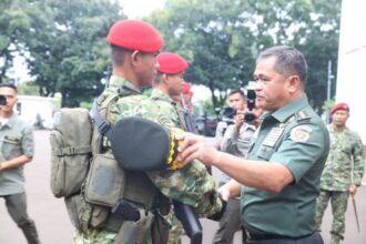Kepala Staf Angkatan Darat (Kasad) Jenderal TNI Maruli Simanjuntak saat menyambangi peserta Uji Kemampuan Komandan Satuan (Dansat) TNI AD, mulai dari pejabat setingkat Perwira Tinggi hingga Komandan Kompi, di GOR Nanggala Markas Kopassus, Cijantung, Jakarta, Rabu (4/2/2026). Foto: Dispenad