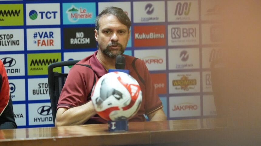 Pelatih Persija Jakarta, Mauricio Souza. Foto ileague