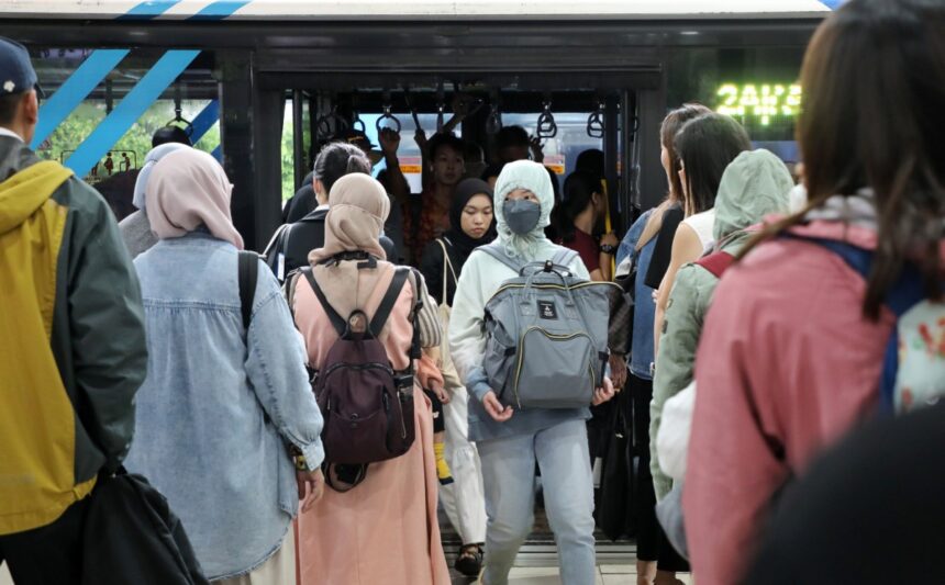 Penumpang Transjakarta. Foto: Ist