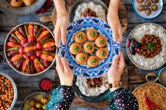 Platform ALL Accor mengundang para tamu di seluruh Indonesia untuk berkumpul menikmati hidangan penuh makna yang merayakan tradisi, semangat berbagi, dan kebersamaan. (istimewa/dok. Accor).