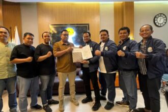 Bakal calon ketua umum HIPMI Depok, Ardian Fajar P, saat membawa saat mendaftar Ketum HIPMI Depok. Foto: IG @ardianfajar