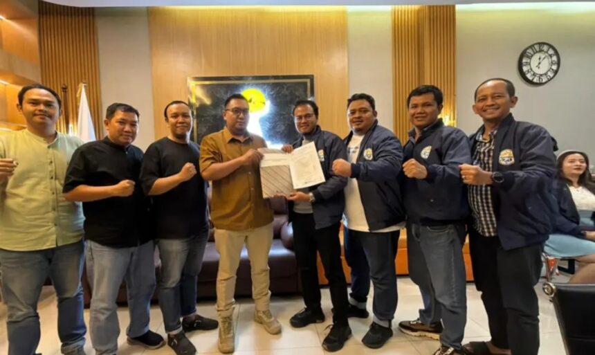 Bakal calon ketua umum HIPMI Depok, Ardian Fajar P, saat membawa saat mendaftar Ketum HIPMI Depok. Foto: IG @ardianfajar