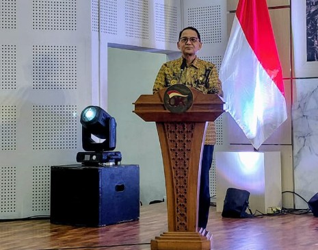 Kepala Eksekutif Pengawas Perasuransian, Penjaminan, dan Dana Pensiun (PPDP) OJK, Ogi Prastomiyono, dalam kuliah umum PPDP bertajuk “Insights for the Future” yang diselenggarakan di Universitas Jember (UNEJ), Jember, Jawa Timur, Kamis (12/2). Foto: OJK