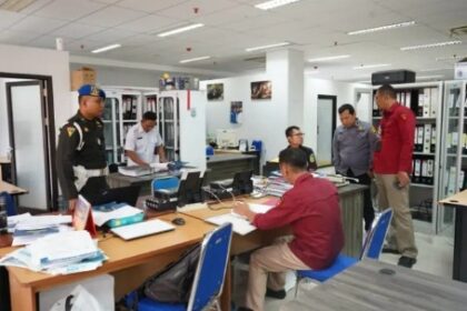 Penyidik pidana khusus Kejati Kaltara menggeledah lima lokasi terkait korupsi di sektor pertambangan. Foto: Seksi Pengumuman Kejati Kaltara