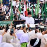 Presiden Prabowo Subianto menghadiri Mujahadah Kubro Satu Abad NU, di Stadion Gajayana, Kota Malang, Jawa Timur, Minggu (8/2/2026). Foto: BPMI Setpres