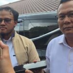 Caketum HIPMI Depok, Ardian Fajar Prastyawan (ki) dan Ketua Komisi B DPRD Pemkot Depok, H, Hamzah (ka). Foto: Tangkapan layar yotube: TVDepok