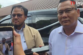 Caketum HIPMI Depok, Ardian Fajar Prastyawan (ki) dan Ketua Komisi B DPRD Pemkot Depok, H, Hamzah (ka). Foto: Tangkapan layar yotube: TVDepok