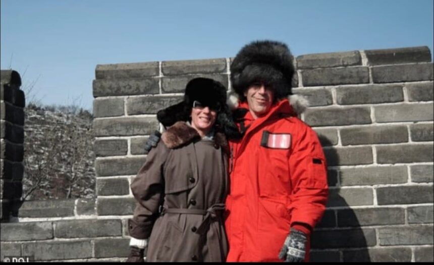 Jeffrey epstein dan pasangannya Ghislaine Maxwell saat berkunjung ke Rusia. Foto: X @