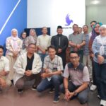 Ust Badruddin saat memberi tausyiah untuk segenap karyawan Garuda Tri eka dan awak ipol.id. Foto: Alidrian Fahwi / ipol.id