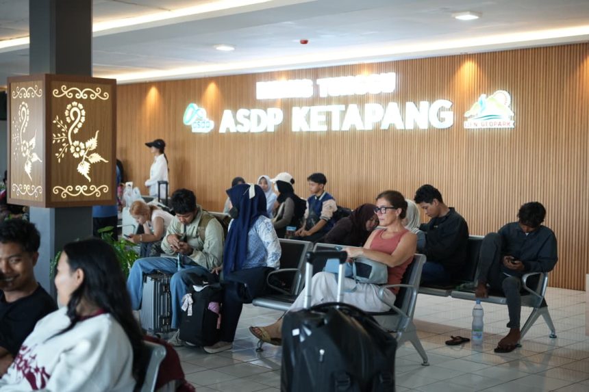 PT ASDP Indonesia Ferry (Persero) memastikan perjalanan penyeberangan berlangsung lebih terjangkau, tertib, dan nyaman melalui kebijakan stimulus diskon tarif serta penerapan skema single tarif. (istimewa/dok. ASDP).