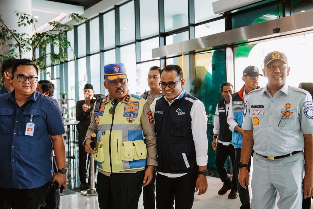 Kakorlantas Tinjau Pelabuhan Merak dan Bakauheni, Kesiapan Mudik Lebaran ASDP Diperkuat 2 Kepala Korps Lalu Lintas (Kakorlantas) Polri, Irjen Pol Agus Suryo Nugroho melakukan kunjungan kerja meninjau kesiapan jalur dan pelabuhan di wilayah Lampung dan Banten pada Kamis (26/2/2026). (istimewa/dok. ASDP).