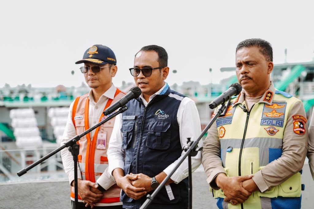 Kakorlantas Tinjau Pelabuhan Merak dan Bakauheni, Kesiapan Mudik Lebaran ASDP Diperkuat 2 Kepala Korps Lalu Lintas (Kakorlantas) Polri, Irjen Pol Agus Suryo Nugroho melakukan kunjungan kerja meninjau kesiapan jalur dan pelabuhan di wilayah Lampung dan Banten pada Kamis (26/2/2026). (istimewa/dok. ASDP).