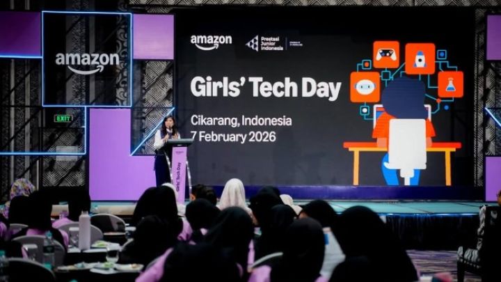 aws girl