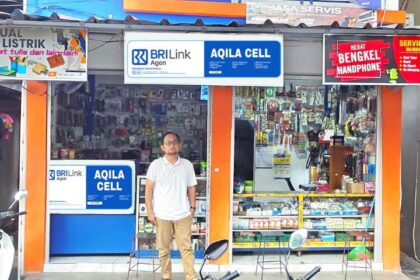 Abdurrohim, mitra BRILink Agen Ohim yang telah menekuni usahanya selama lebih dari satu dekade di kawasan Kemayoran, Jakarta Pusat. Foto: Dok BRI