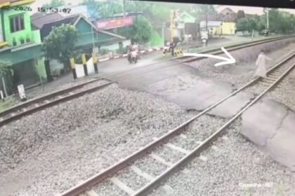 Pria di Wonoasri, Madiun, berinisial SH (35) meninggal dunia setelah tertabrak kereta api, Kamis (12/2/2026) sore. Foto: Tangkap layar IG @ponorogoofficial.id