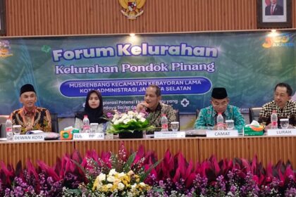 Asisten Perekonomian dan Pembangunan Kota Administrasi Jakarta Selatan, Sayid Ali dan jajaran dalam Musyawarah Perencanaan Pembangunan (Musrenbang) Kelurahan Pondok Pinang, Kecamatan Kebayoran Lama, Jakarta Selatan, Kamis (5/2/2026). Foto: Ist