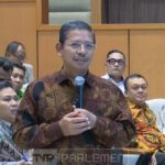 Direktur Jenderal Pendidikan Islam Amien Suyitno dalam pertemuan dengan para guru madrasah bersama para anggota DPR