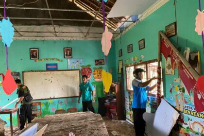 Kondisi bangunan rusak di Kabupaten Sukoharjo, terdampak gempa dengan magnituto 6,2 di laut pada jarak 89 km arah tenggara Kota Pacitan, Jawa Timur, kedalaman 58 km, Jumat (6/2/2026). Foto: BMKG