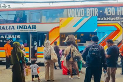 ilustrasi bis mudik ft istcok