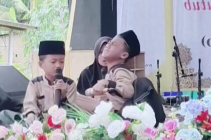 Detik-detik santri alami insiden listrik di panggung haflah pesantren Lampung Selatan. Foto: Tangkap layar IG @atika_harahap88