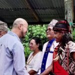 13 tahun setelah materinya dinilai menyinggung adat Toraja, Pandji Pragiwaksono akhirnya menjalani upacara permintaan maaf dan ritual persembahan kepada leluhur di Tongkonan Kaero. Foto: Tangkap layar IG @pandji.pragiwaksono